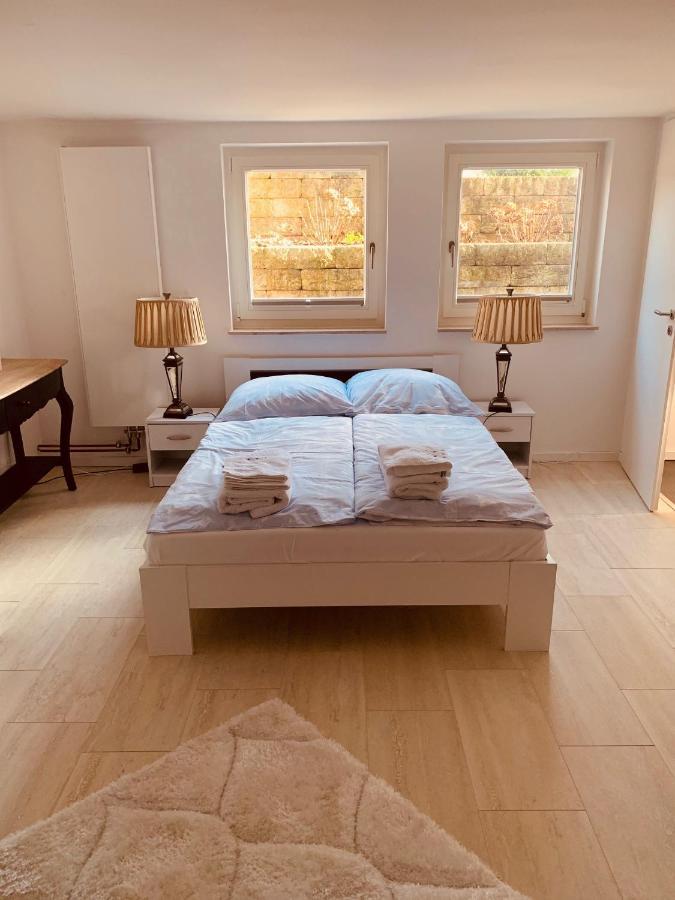 Souterrain Zimmer Mit Separatem Eingang Und Bad Дюссельдорф Екстер'єр фото