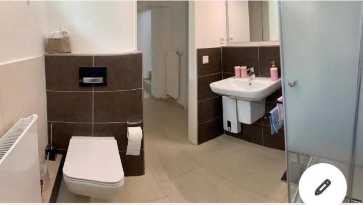 Souterrain Zimmer Mit Separatem Eingang Und Bad Дюссельдорф Екстер'єр фото